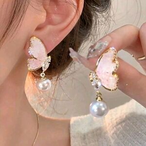 BRAND NEW ** Elegant Pink Butterfly Pearl Earrings